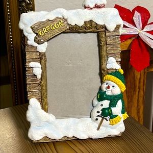 Adorable U of O Snowman Picture Frame 4x6” Photos Team Spirit Oregon Cabin